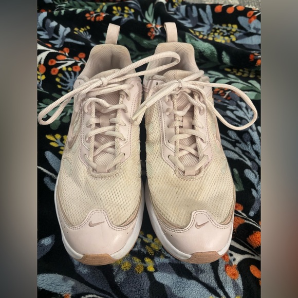 Nike Women's Air Max AP Tennis Shoe - Picture 2 of 9